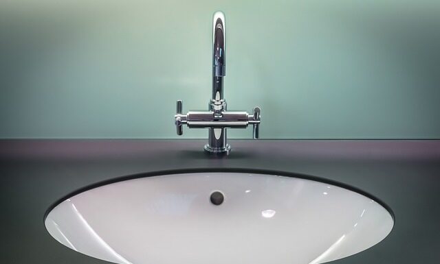 Ile umywalka od podłogi?