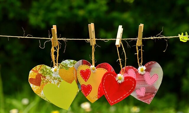 Czy można powiesić lustro naprzeciwko okna?