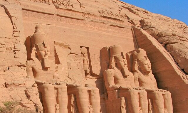 Ile oleju wchodzi do Mazdy rx8?