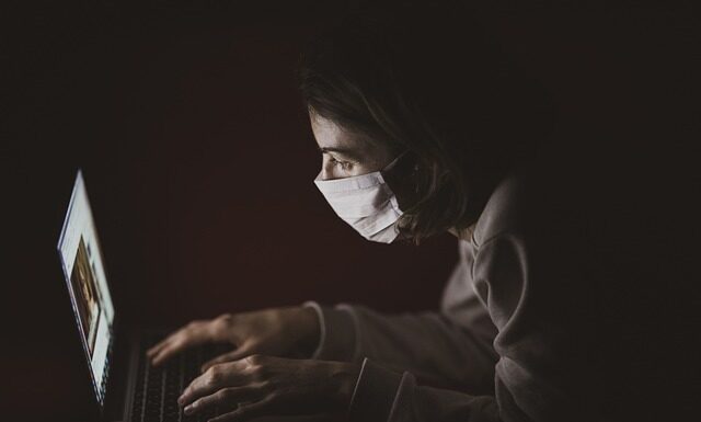 Jaka odległość lustra od umywalki?