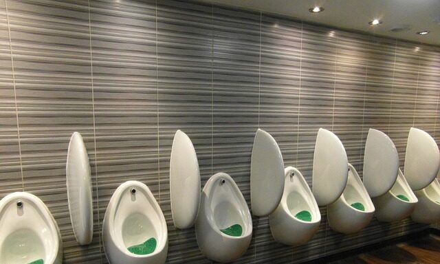 Jak często powinno się oddawać mocz u mężczyzny?